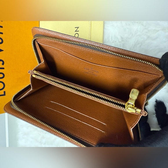 LOUIS VUITTON- TH0011 Zippy Wallet Monogram Canvas - Picture 7 of 12